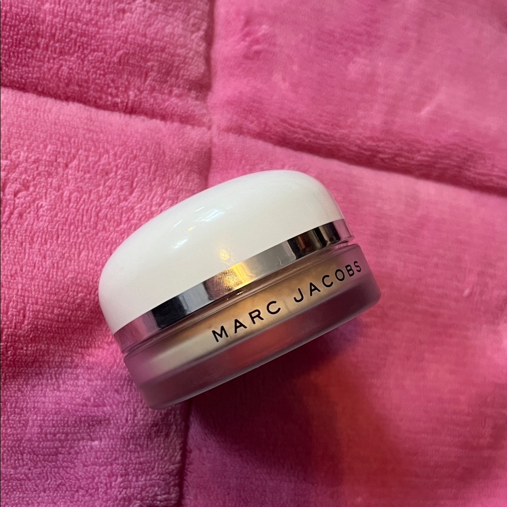 Marc Jacobs Finish Line Loose Powder Invisible
